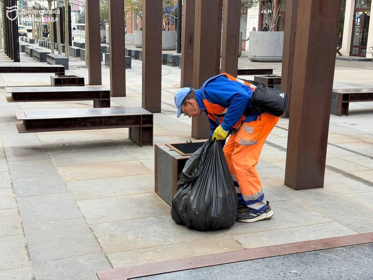 #Чистий_Дніпро: щоденна праця комунальників від світанку до вечора задля охайності міста - 13.04.2026