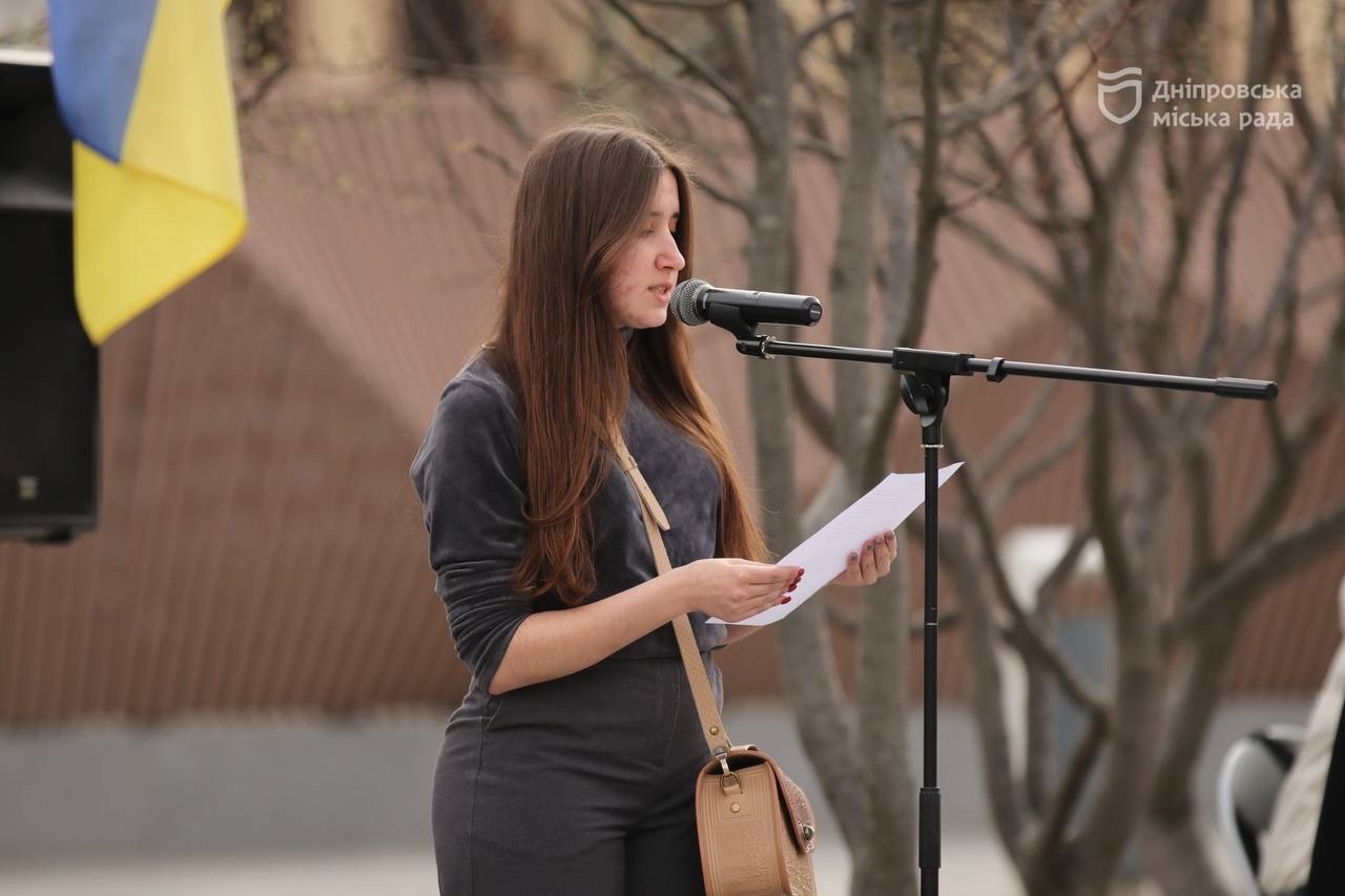 «Це допомагає формувати свідомість і відчуття ідентичності», - учасниця про інтерактивну акцію у Дніпрі «2026 секунд читаємо Олеся Гончара» - 03.04.2026