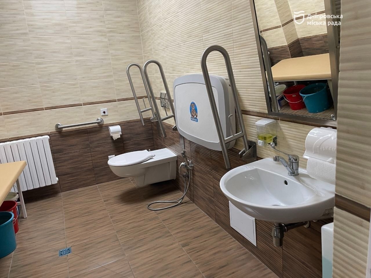 Між тим, що було 10 років тому, і тим, що є зараз — колосальна різниця»: подружжя з інвалідністю про розбудову безбар’єрного середовища у Дніпрі - 30.04.2026