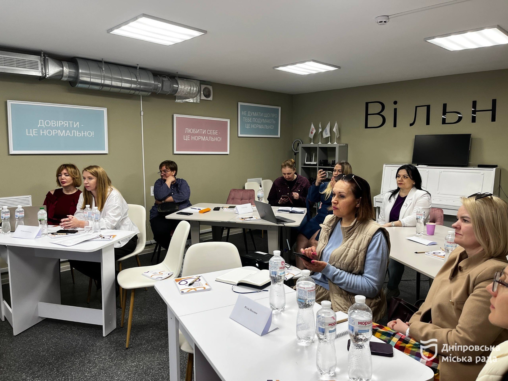 «Такі зустрічі допомагають зібратися, знайти ідеї та сили рухатися вперед», — переселенка з Рубіжного про курси у Дніпрі для підприємців, де навчають фінансової стійкості - 17.04.2026