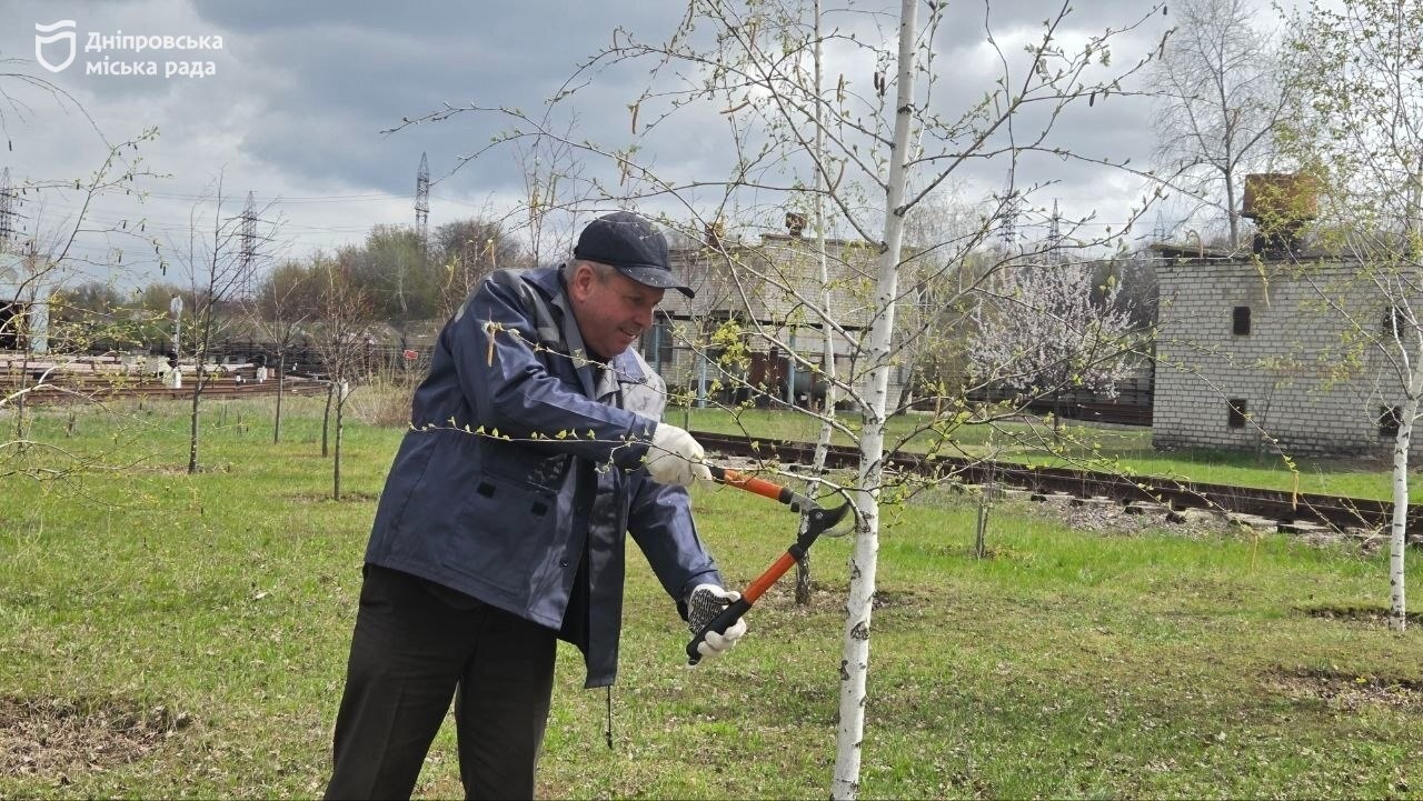 Березовий гай та фруктові дерева: як у метрополітені підтримали акцію #Чистий_Дніпро та #Дніпро_квітучий - 10.04.2026