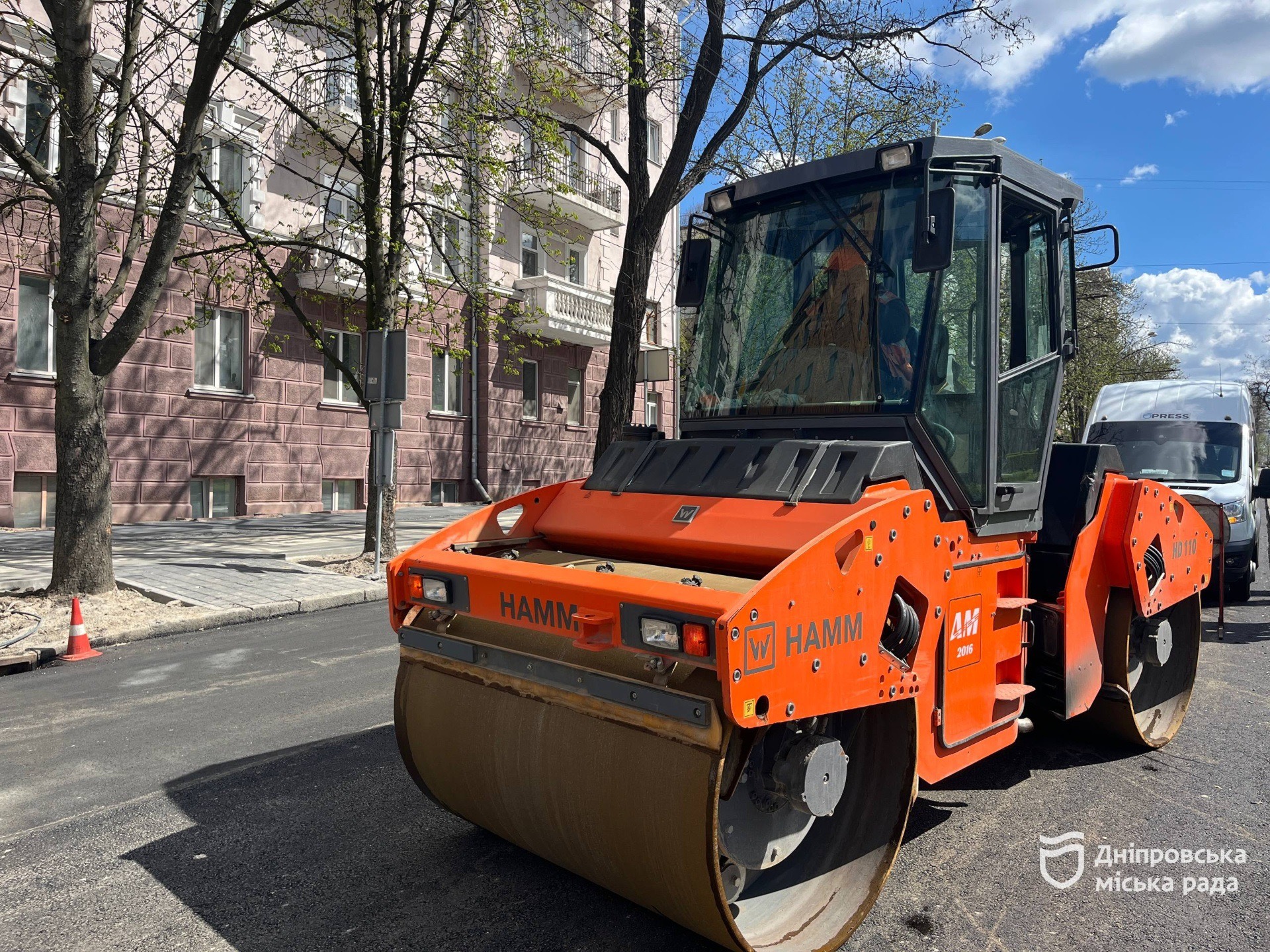 Для безпеки та комфорту учасників дорожнього руху у Дніпрі продовжують ремонт магістралей - 07.04.2026