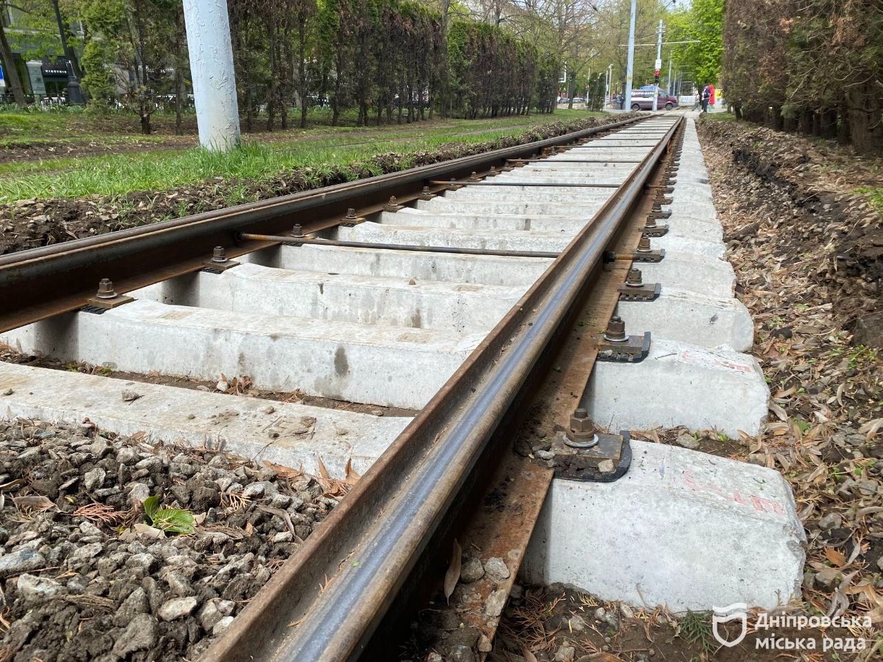 Задля безпеки та комфорту містян: у Дніпрі продовжують оновлювати трамвайні колії в рамках флагманського проєкту «Рух без бар’єрів» - 24.04.2026
