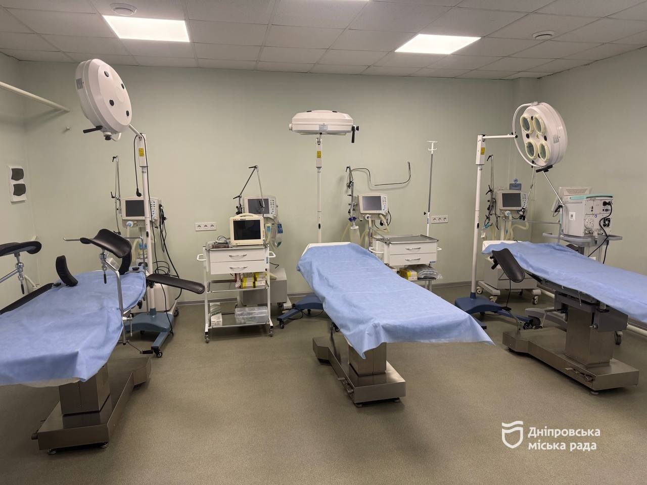 Від операційних до дитячих куточків: як облаштовані укриття у медзакладах Дніпра - 09.04.2026