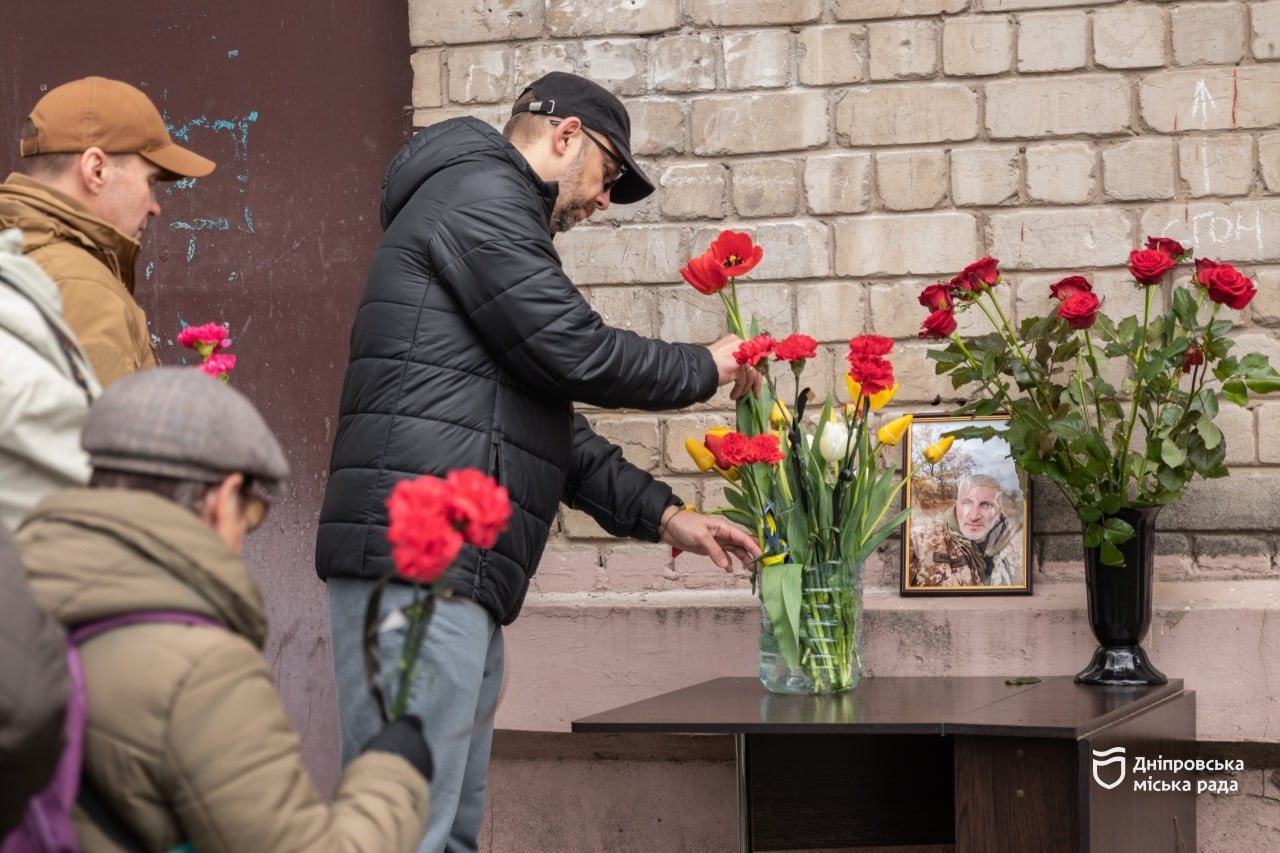 Загинув, рятуючи побратима: у Дніпрі відкрили меморіальну дошку Ігорю Сологубу - 10.04.2026