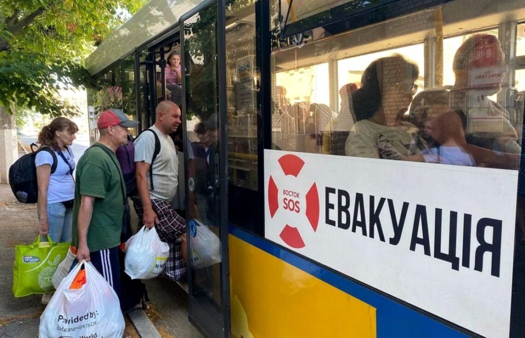 На Дніпропетровщині триває обов’язкова евакуація: з Синельниківщини виїхали вже майже 6,5 тисяч людей