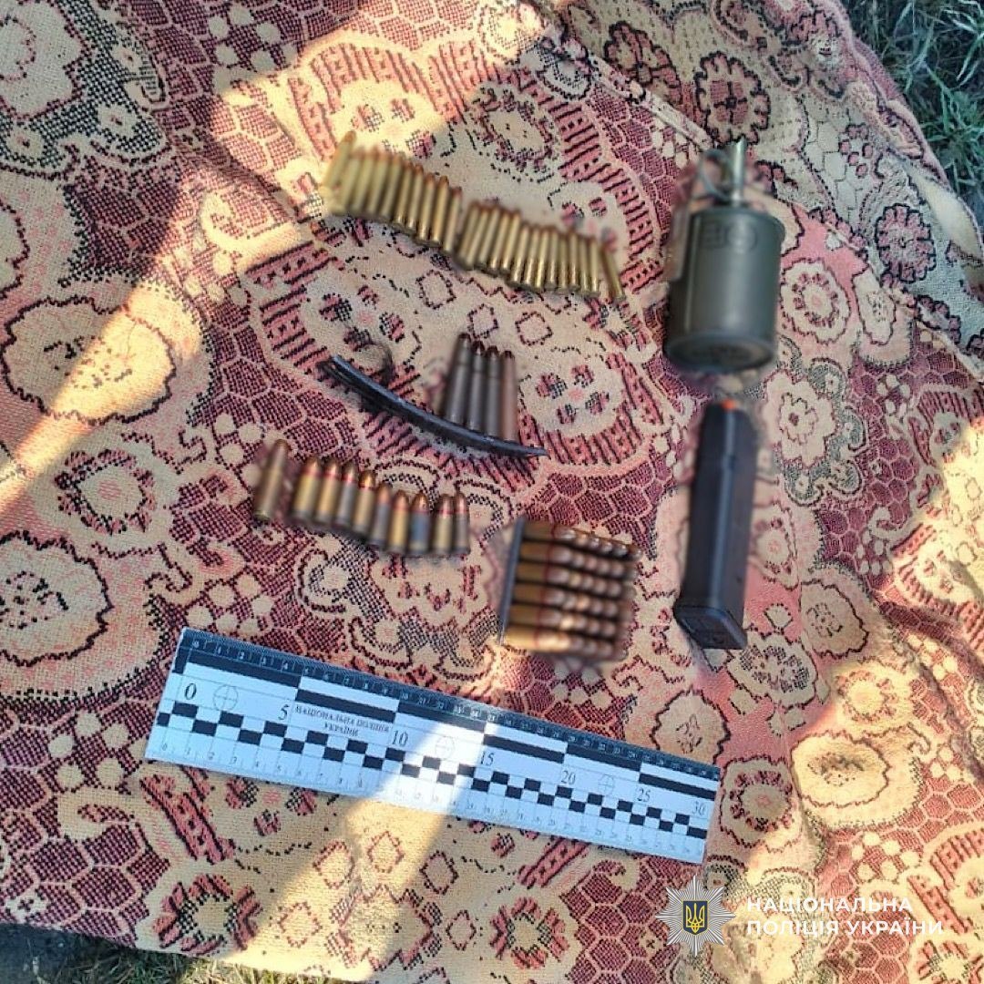 У Нікопольському районі 53-річний чоловік незаконно зберігав карабіни, гранату та майже 900 патронів - 05.05.2026