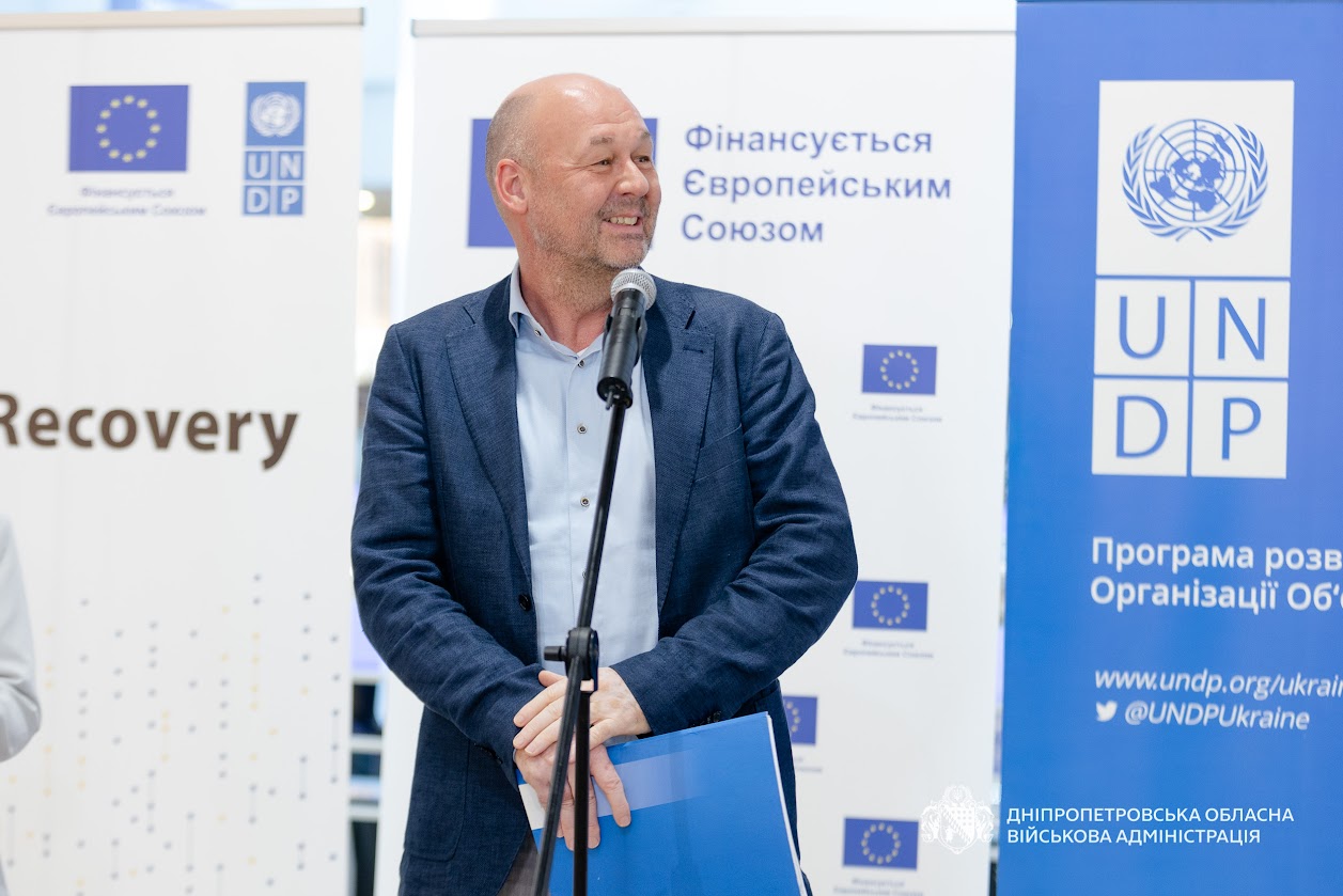 Фотовиставку «Рятують. Підтримують. Оберігають» відкрили на Дніпропетровщині - 06.05.2026