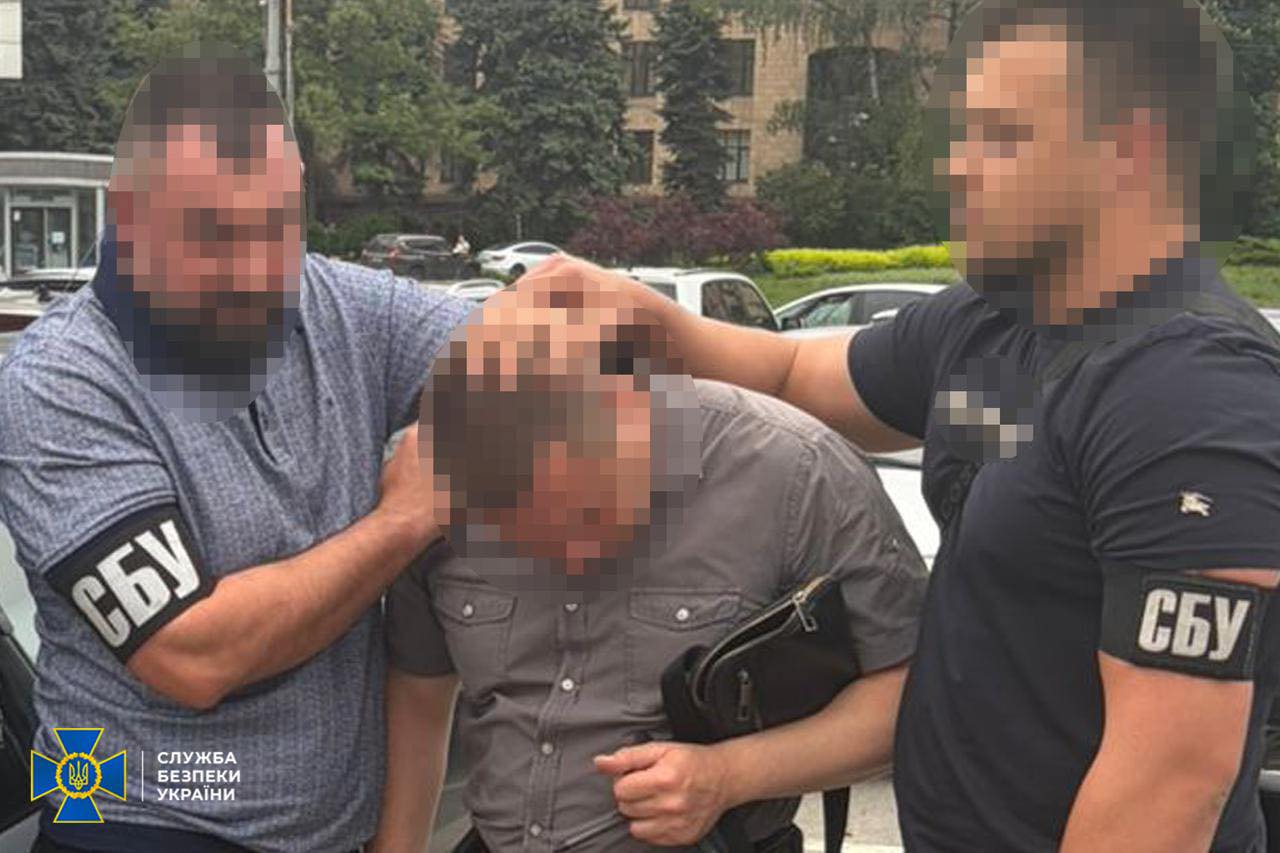«Плати $6000 або прийдуть силовики»: у Дніпрі СБУ взяла на гарячому адвоката-вимагача - 25.05.2026 
