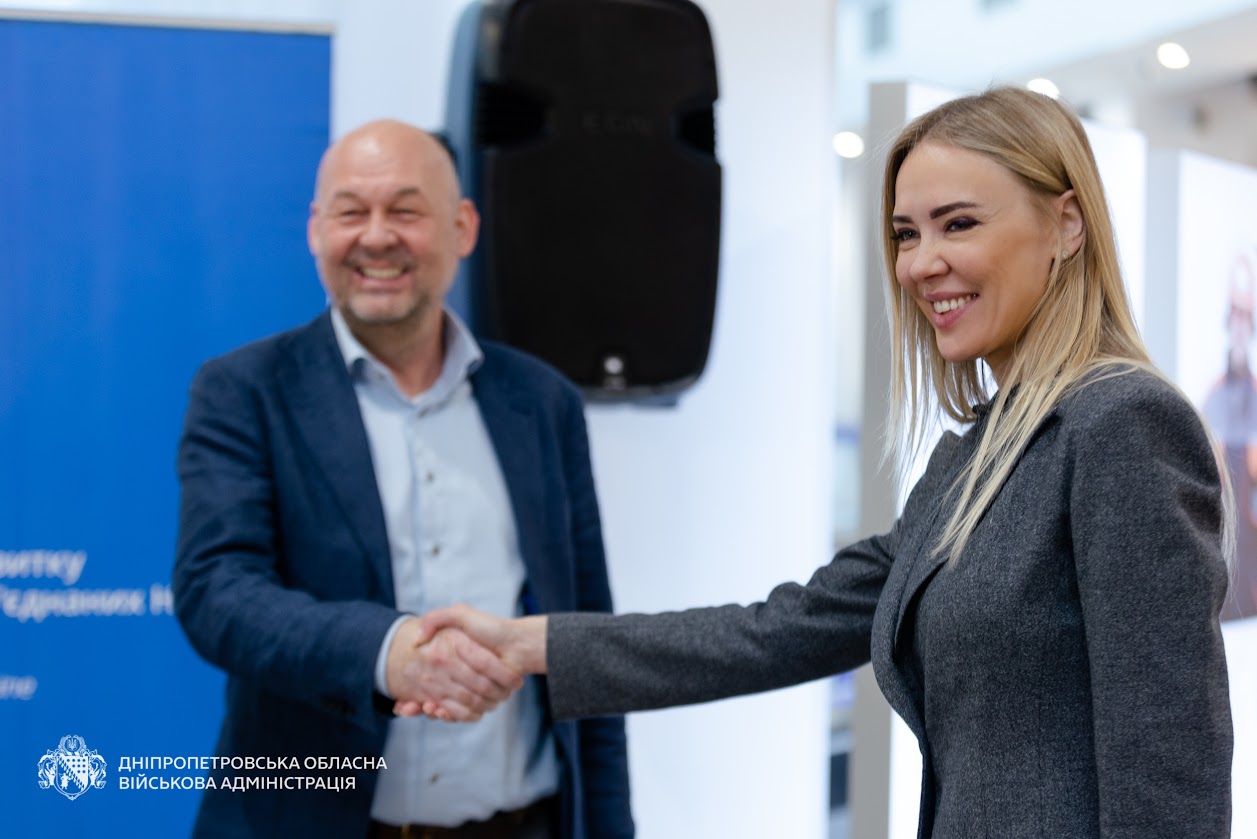 Фотовиставку «Рятують. Підтримують. Оберігають» відкрили на Дніпропетровщині - 06.05.2026