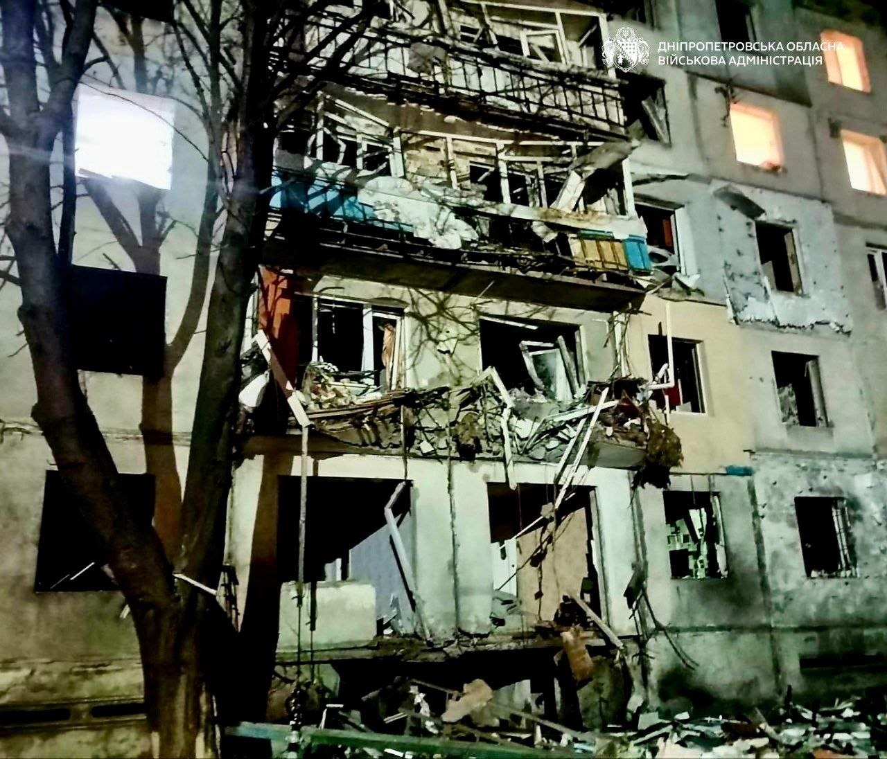 Троє людей постраждали: вночі ворог майже 20 разів атакував Дніпропетровщину