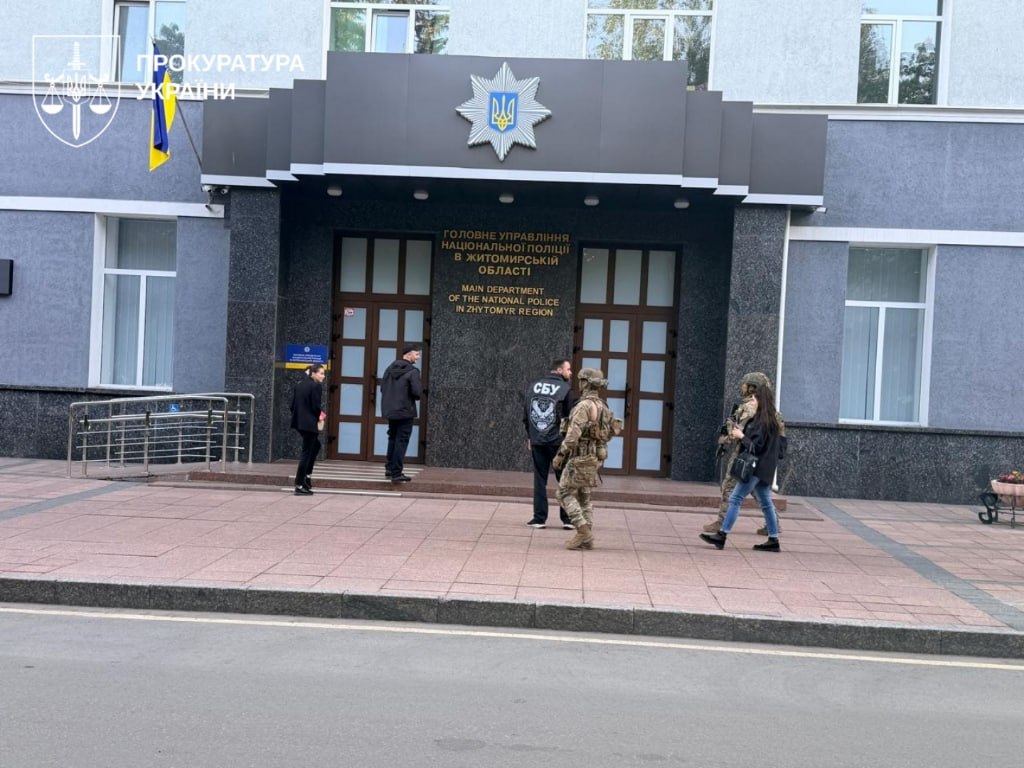 Прикривали “порноофіси”: затримано керівництво трьох обласних управлінь Нацполіції