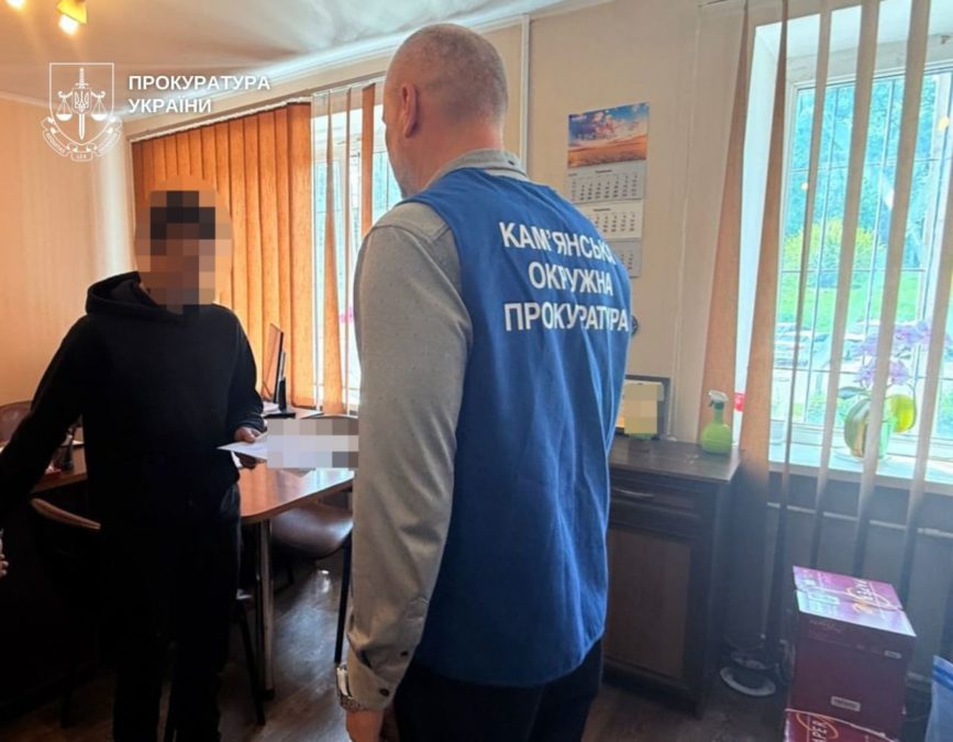 На Дніпропетровщині затримано чоловіка, який намагався зґвалтувати 6-річну падчерку - 18.05.2026
