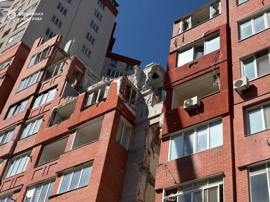 У Дніпрі на фінальному етапі демонтаж у будинку на Виконкомівській, пошкодженому ракетним ударом. У червні розпочнеться масштабна відбудова - 04.05.2026