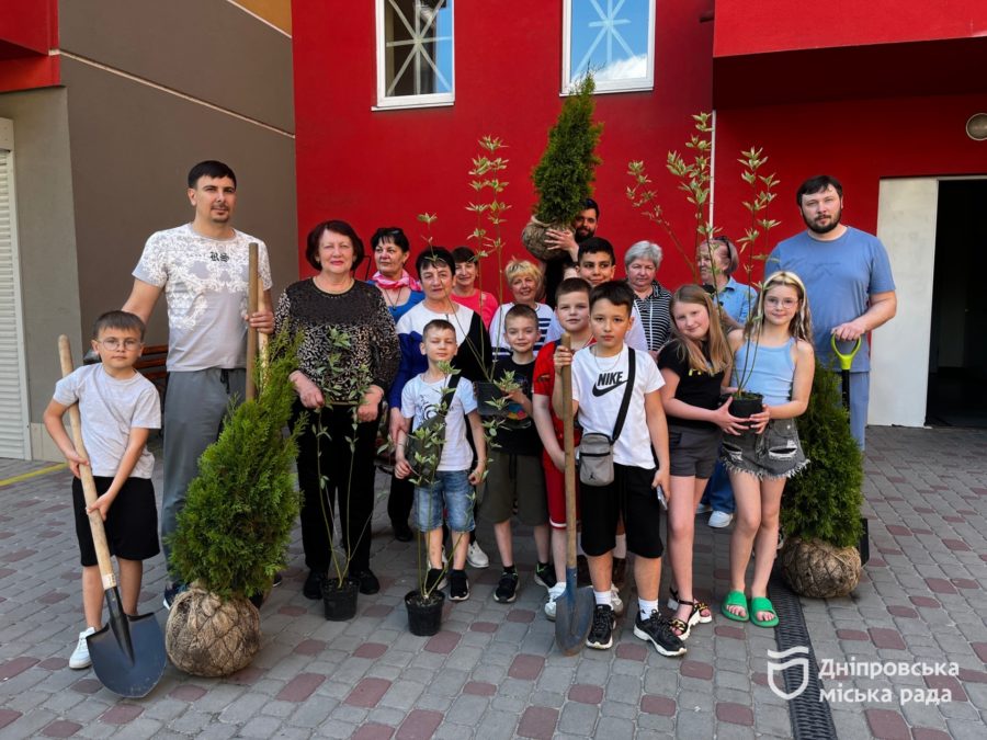 #Дніпро_квітучий: у Новокодацькому районі мешканці висадили понад 150 рослин - 09.05.2026