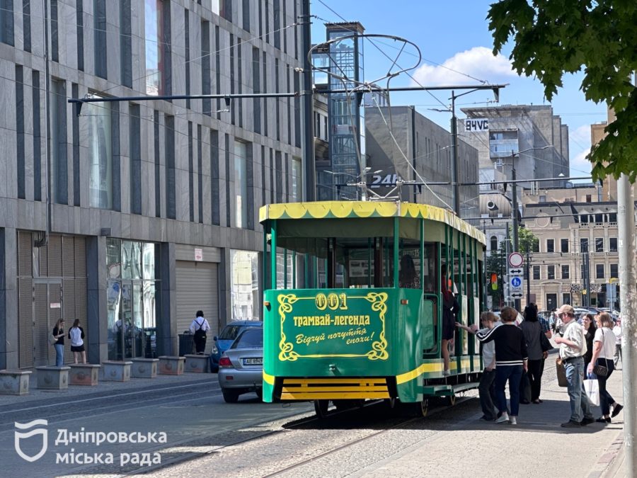 9 травня у Дніпрі на маршрут вийшов відкритий прогулянковий ретро-трамвай - 09.05.2026