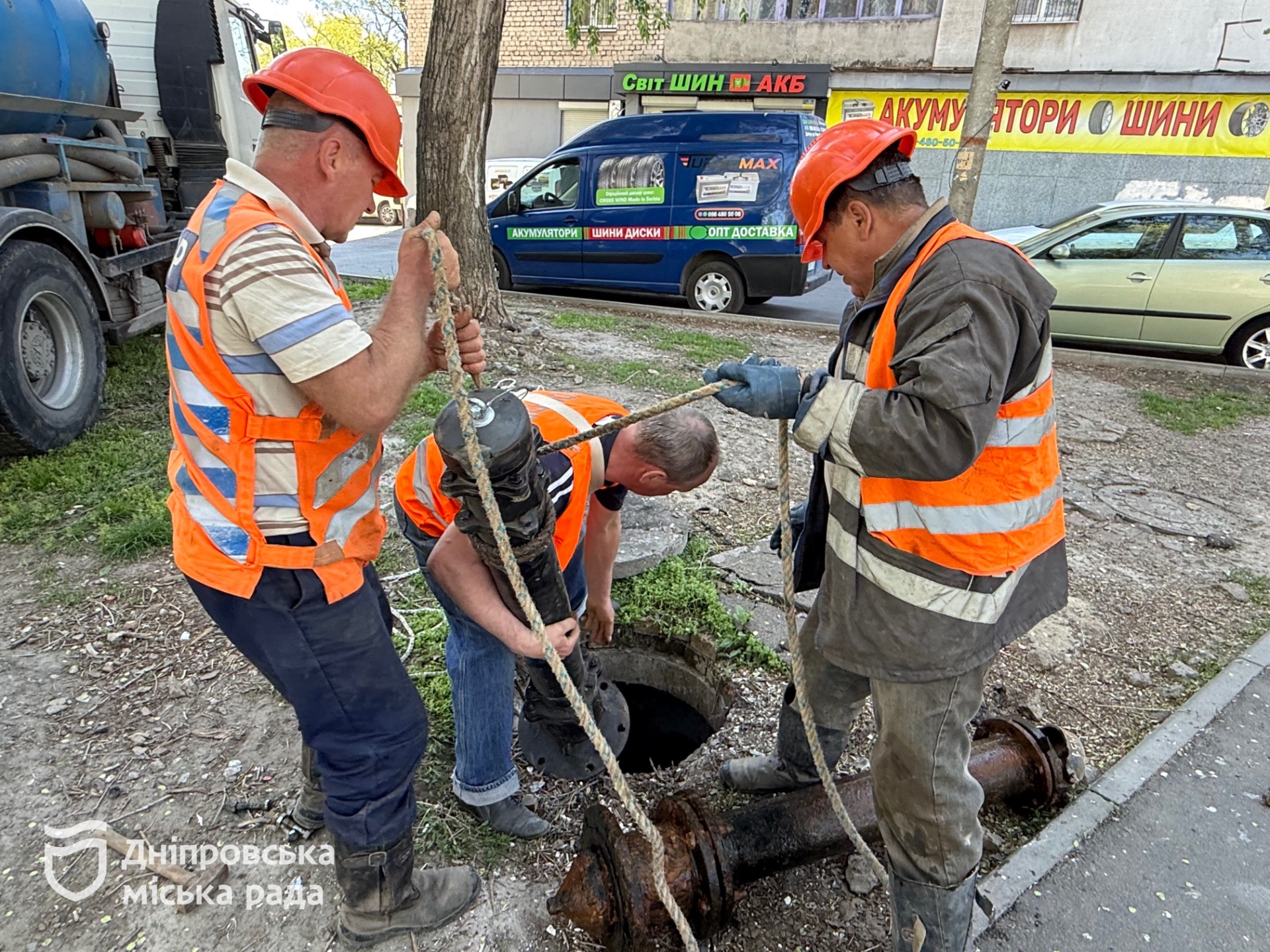 У Дніпрі щомісяця комунальники відновлюють працездатність близько 50 пожежних гідрантів
