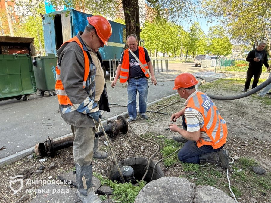 У Дніпрі щомісяця комунальники відновлюють працездатність близько 50 пожежних гідрантів