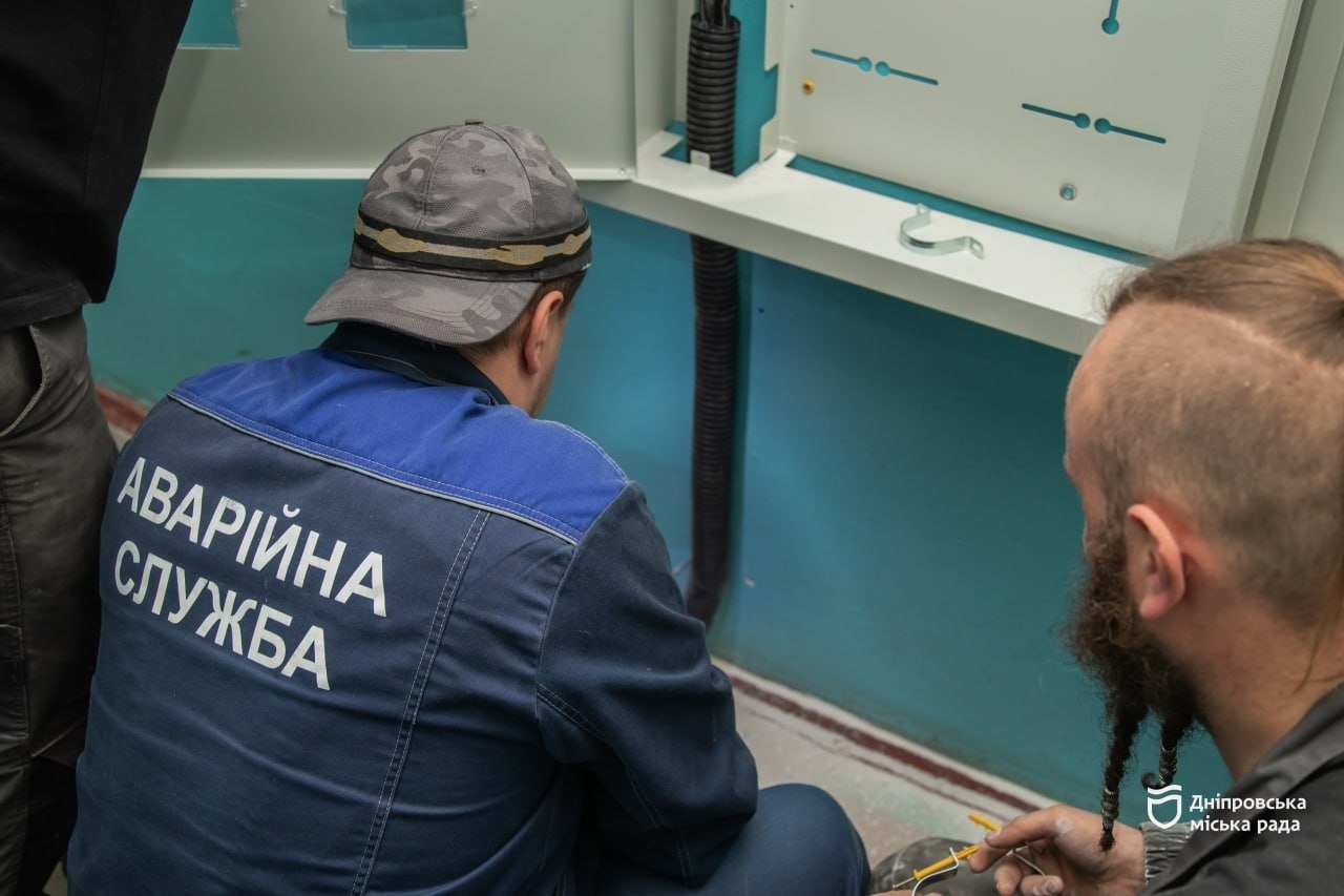 Комфорт та безпека мешканців: у Дніпрі за зверненнями містян оновлюють під’їзди та внутрішні мережі - 12.05.2026