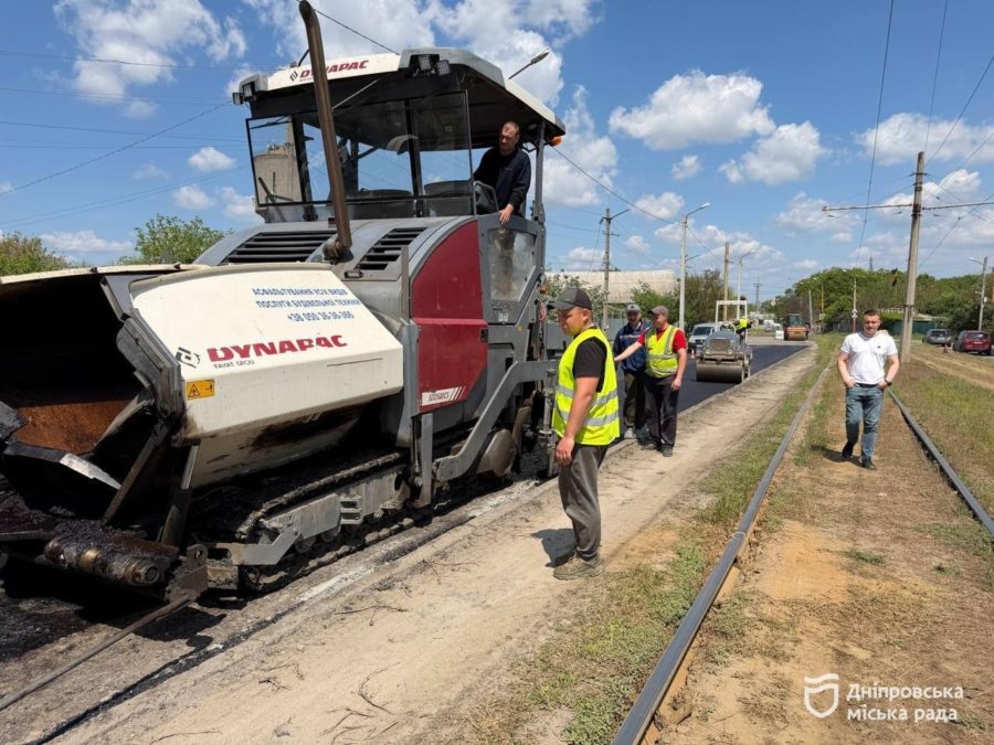 У Дніпрі продовжують ремонтувати дороги. На проспекті Металургів оновлять близько 2,5 тис. м² покриття