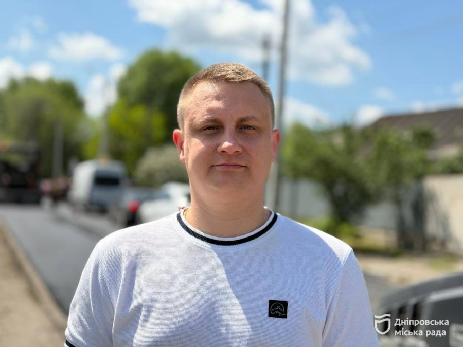 У Дніпрі продовжують ремонтувати дороги. На проспекті Металургів оновлять близько 2,5 тис. м² покриття