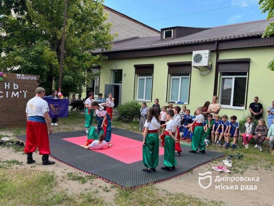 У Дніпрі День сім’ї відзначили спортивним святом «Енергія та сила нашої родини» у закладі позашкілля «Крок» - 15.05.2026