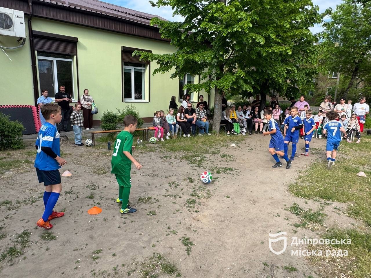 У Дніпрі День сім’ї відзначили спортивним святом «Енергія та сила нашої родини» у закладі позашкілля «Крок» - 15.05.2026