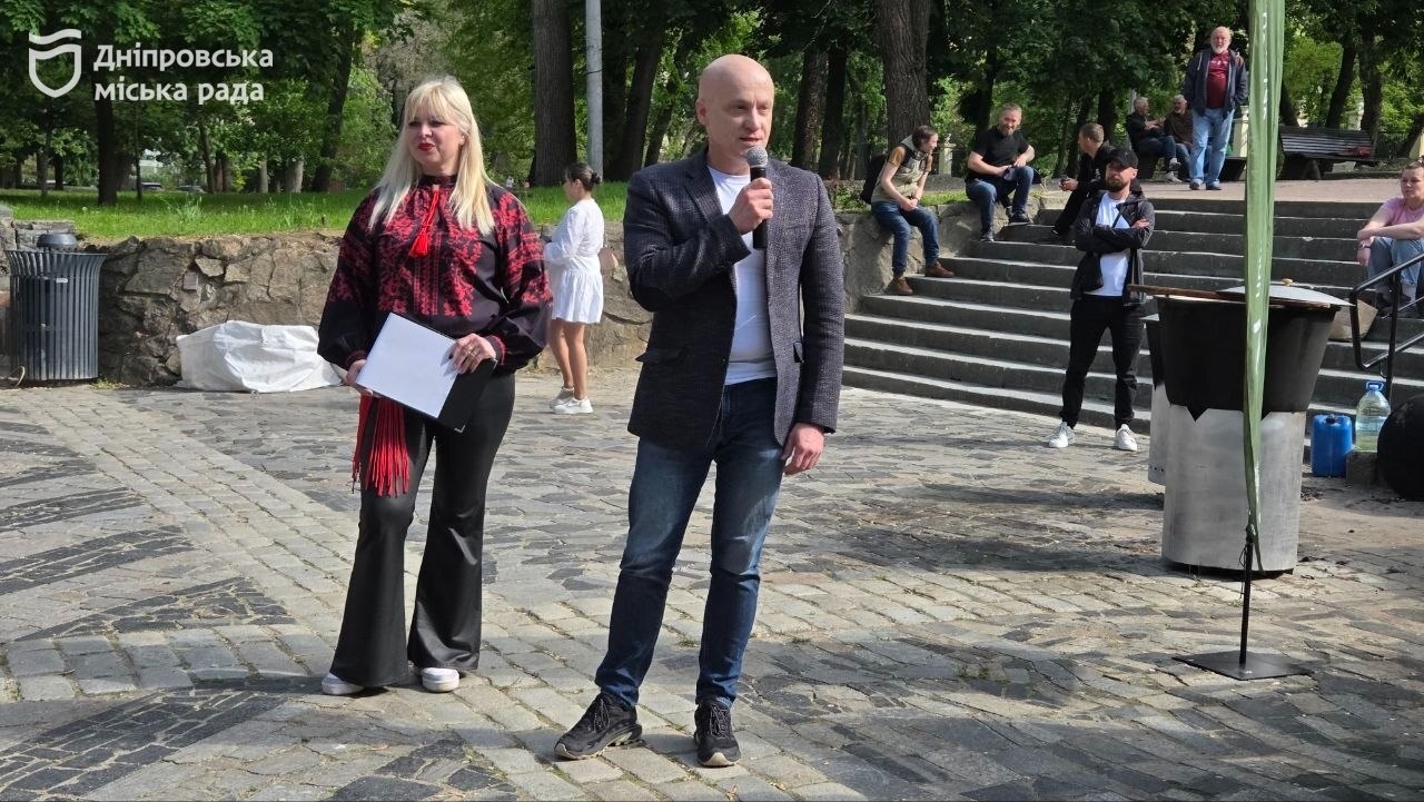 У Дніпрі встановили національний рекорд, приготувавши 200 літрів унікального борщу зі смаженим судаком - 15.05.2026