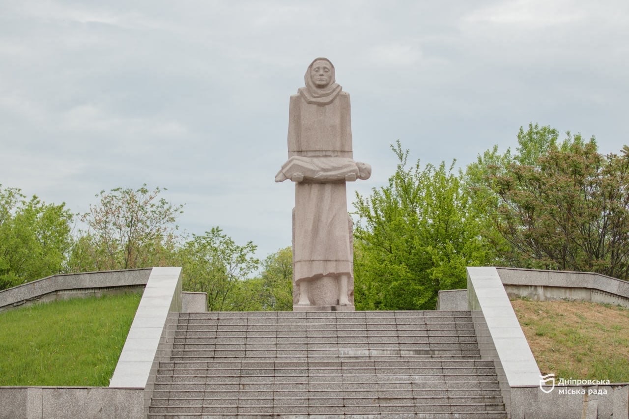 День пам’яті: у Дніпрі поклали квіти до Меморіалу жертвам репресій - 17.05.2026