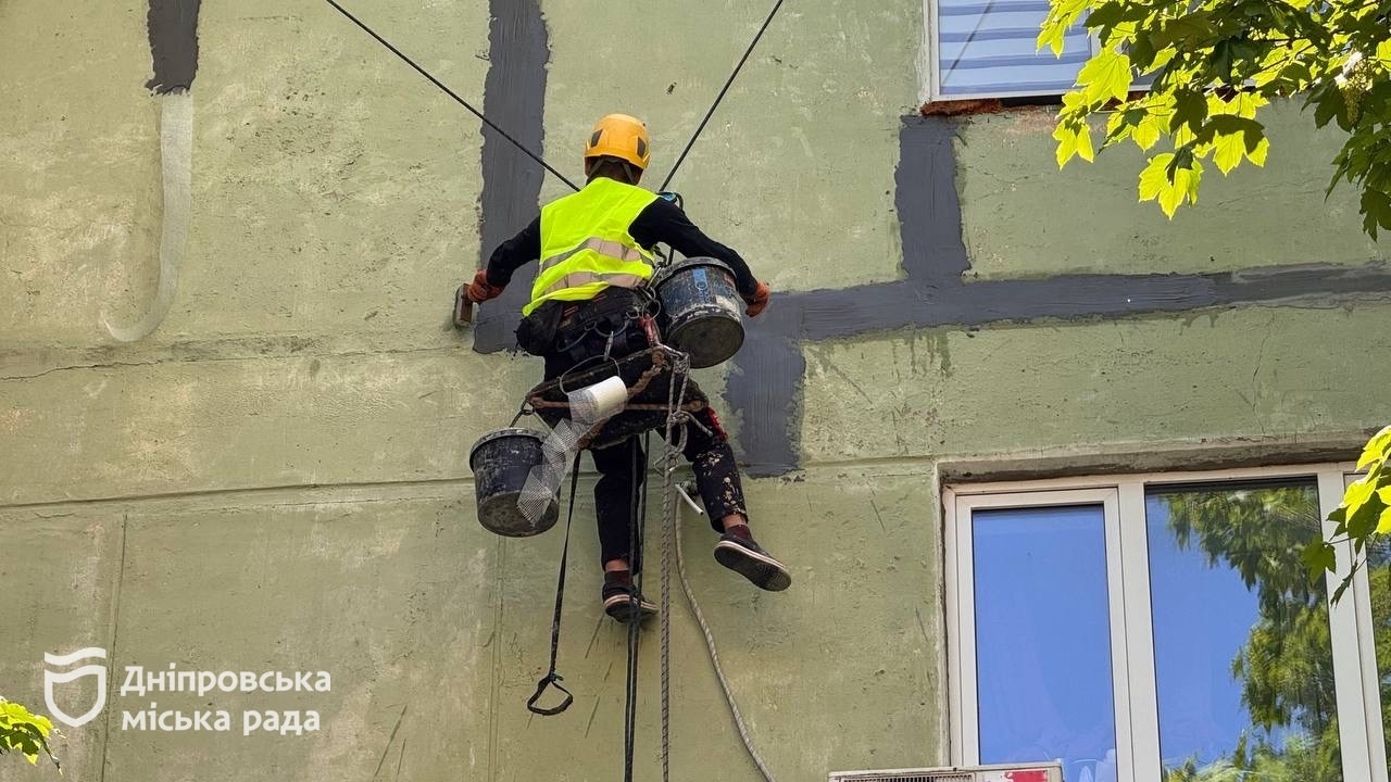 У Дніпрі продовжують оновлювати житловий фонд. Зараз роботи тривають у будинку на Квартальній - 17.05.2026