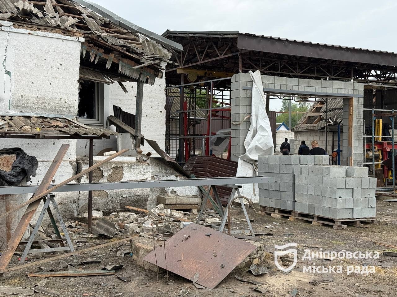 Дніпро оговтується після атаки рф 17 травня: комунальники продовжують ліквідовувати наслідки - 17.05.2026