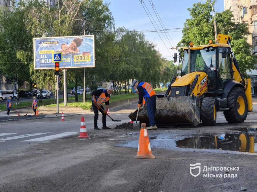 Дніпро після стихії: комунальники працюють безупинно, ліквідовуючи наслідки негоди - 18.05.2026
