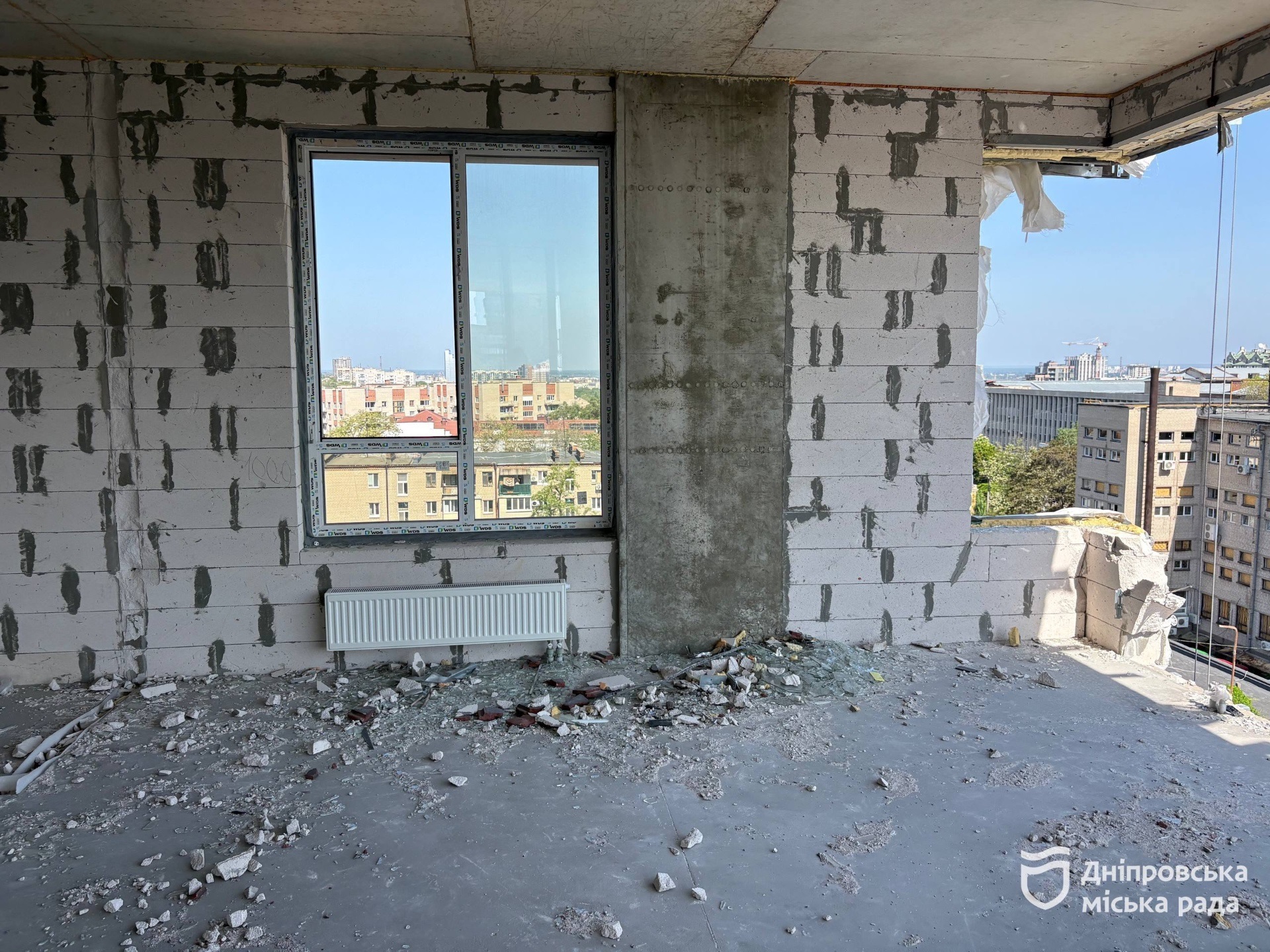 У Дніпрі відновлюють багатоповерхівку, пошкоджену внаслідок атаки рф: роботи планують завершити до кінця року - 19.05.2026