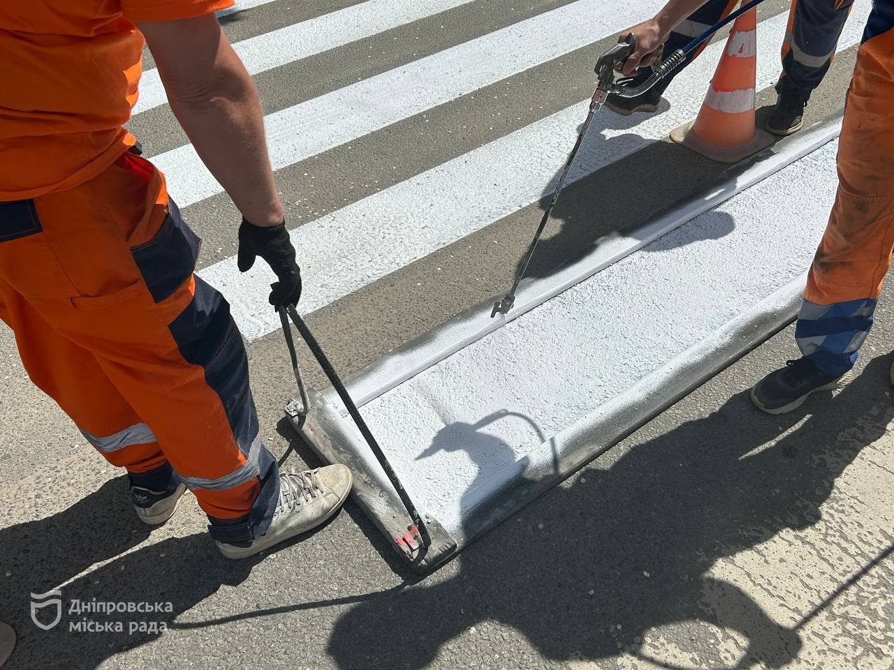 У Дніпрі стартувало сезонне оновлення дорожньої розмітки