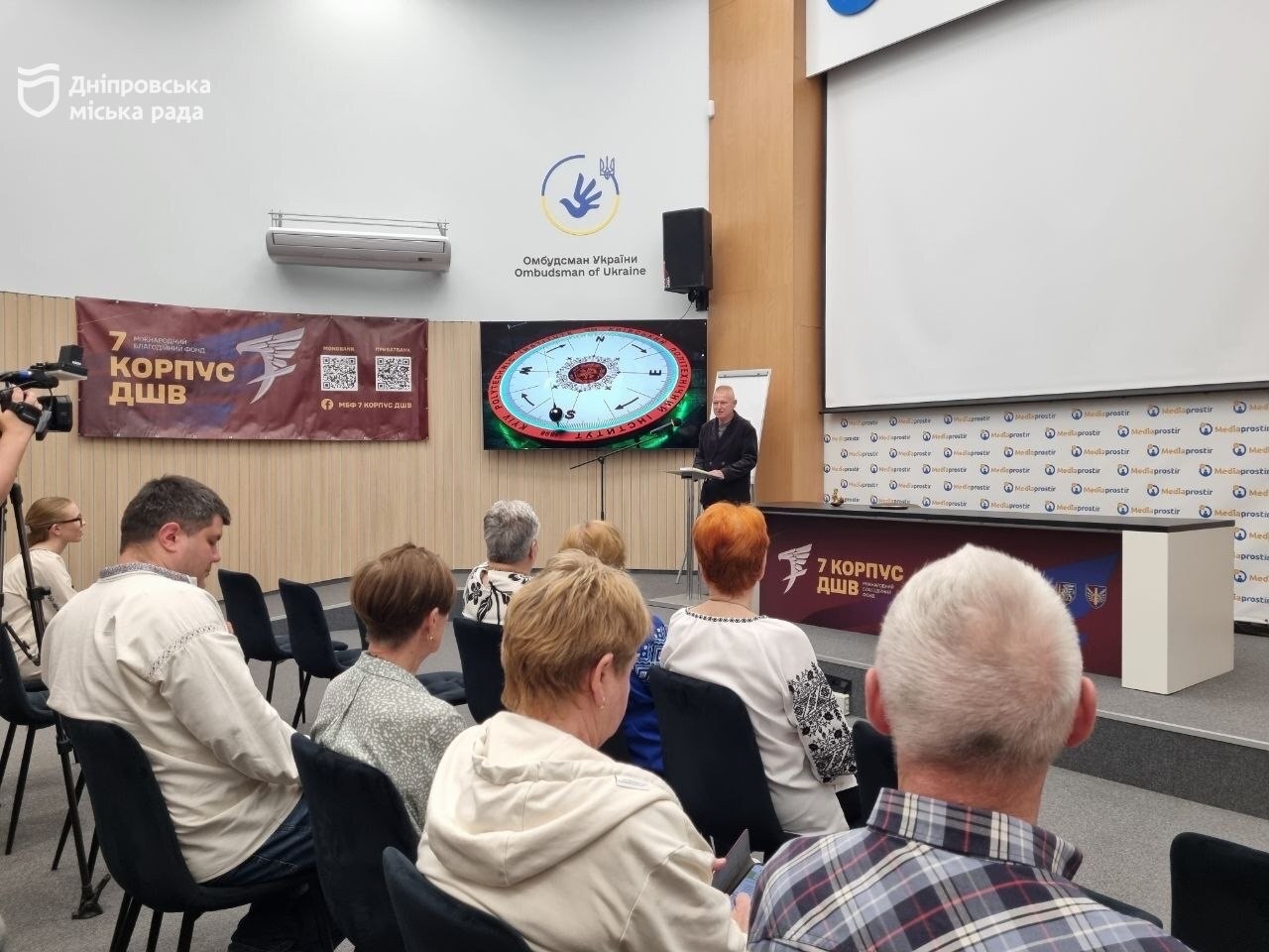 У Дніпрі презентували книгу військового медика Володимира Глухова «Сонячне коло»