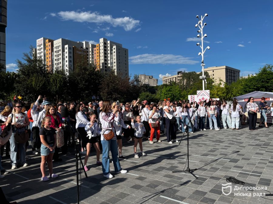 «Це ДНК нації»: у Дніпрі на Успенській площі відзначили День вишиванки 2026