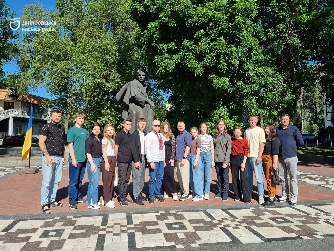 У Дніпрі поклали квіти до пам’ятника молодому Шевченку з нагоди 165-ї річниці перепоховання