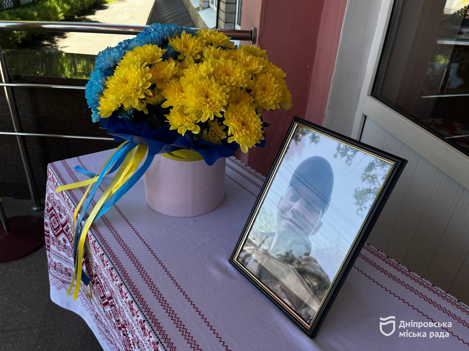 «Він не зміг стояти осторонь»: у Дніпрі відкрили меморіальну дошку добровольцю Олексію Нікуліну - 22.05.2026