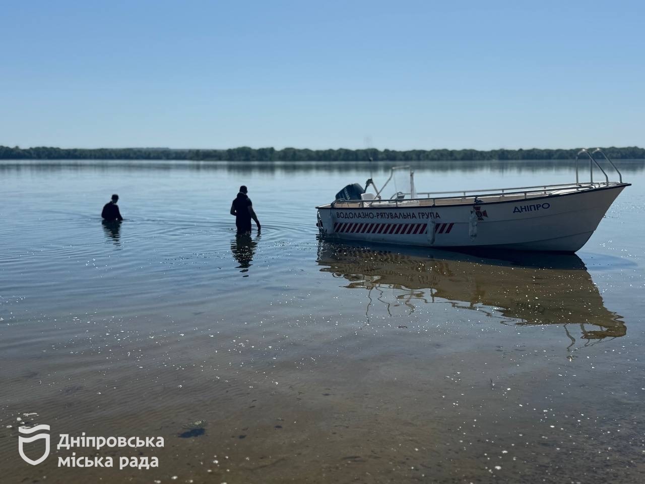 Попри невизначеність щодо відкриття купального сезону на офіційних пляжах у Дніпрі, водолази розпочали очищення дна та берегової зони - 25.05.2026