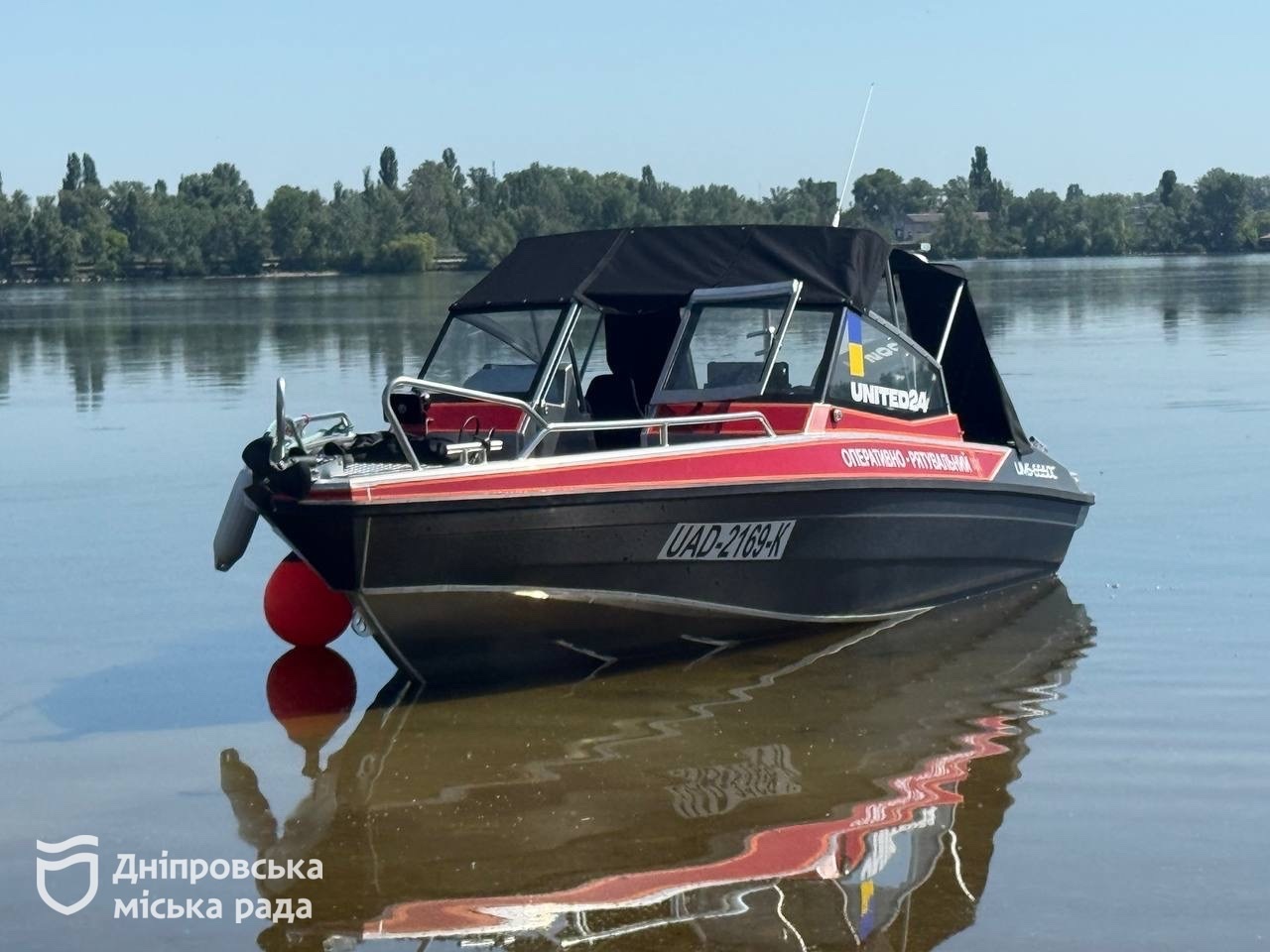 Попри невизначеність щодо відкриття купального сезону на офіційних пляжах у Дніпрі, водолази розпочали очищення дна та берегової зони - 25.05.2026