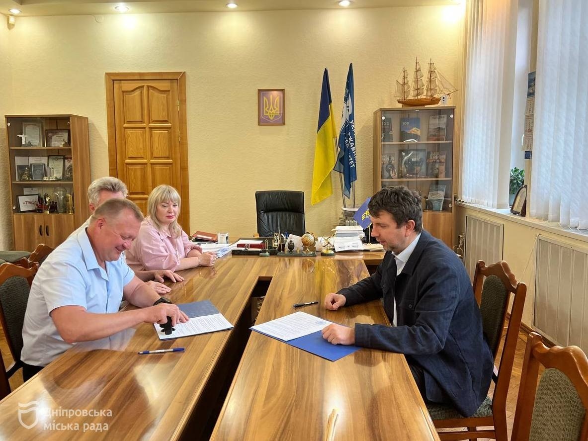 Задля розвитку підприємництва та підтримки бізнес-ініціатив. Дніпровська міськрада підписала меморандум про співпрацю з Українським державним університетом науки і технологій - 26.05.2026