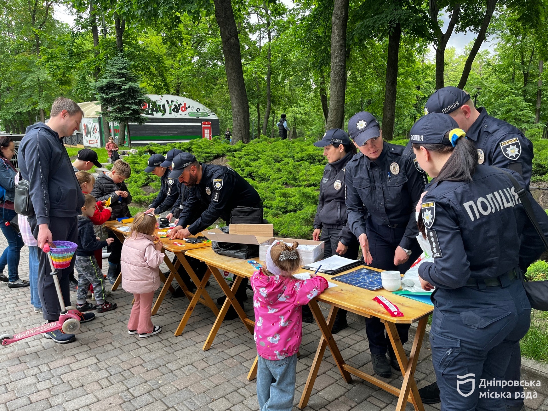 У Дніпрі провели «Містечко професій»: діти знайомилися з майбутніми професіями через майстер-класи та практику - 31.05.2026