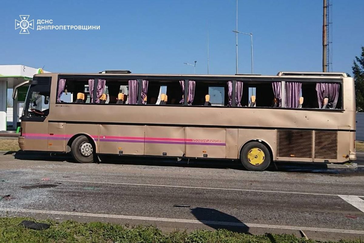 Удар по АЗС на Дніпропетровщині: пошкоджено автобус із 40 дітьми, є поранені