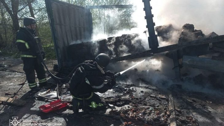 Удар по АЗС на Дніпропетровщині: пошкоджено автобус із 40 дітьми, є поранені
