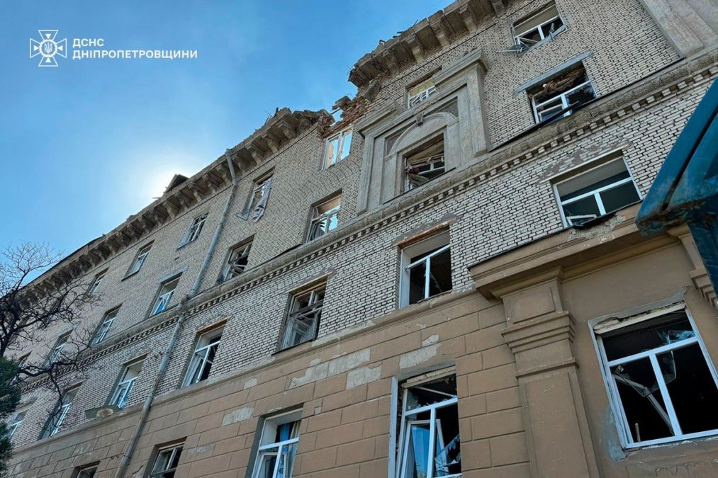 Обстріли Дніпропетровщини 3.05.2026: у Дніпрі один загиблий, 11 поранених