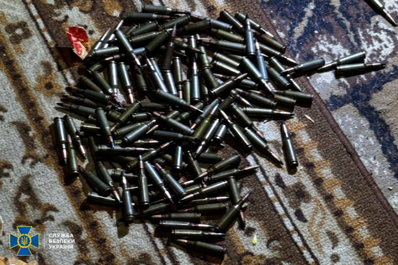Понад 90 мін і тисячі патронів: на Дніпропетровщині викрили незаконний бізнес зі зброєю - 04.05.2026 