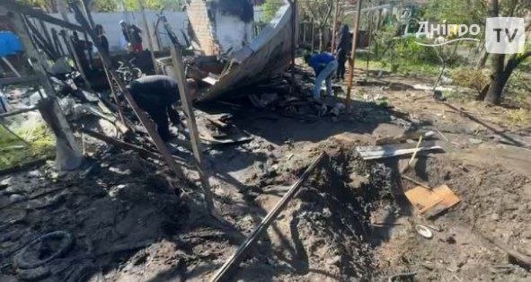 Вночі у Дніпрі мешканці опинилися заблокованими у власних домівках після ворожої атаки - 05.05.2026