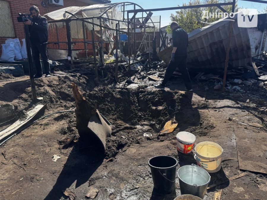 Вночі у Дніпрі мешканці опинилися заблокованими у власних домівках після ворожої атаки - 05.05.2026