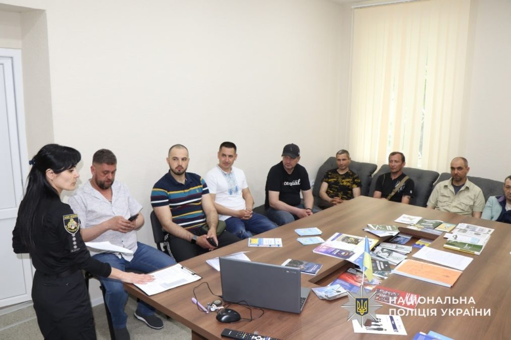 На Дніпропетровщині для ветеранів влаштували зустріч зі службовими собаками - 9.05.2026