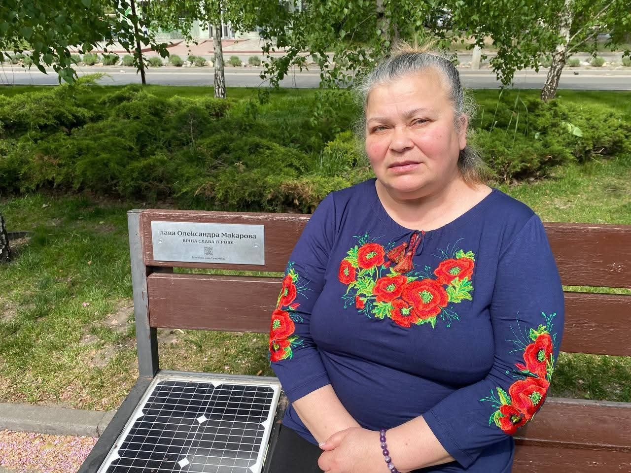 Лави пам’яті у Дніпрі: у сквері Усачова дві лави стали іменними